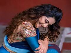 Athulya Ravi pics: நீல நிற புடவையில் விதவிதமாய் போஸ் கொடுத்த அதுல்யா ரவி..!