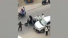 Ghaziabad: चेन नहीं लूट पाए स्नेचर, तो देखिए क्या किया, Video आया सामने | Khabarein Tabadtod