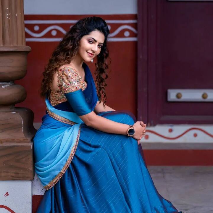 இத்தனை தவங்கள் ஏன்தான் செய்தாயோ தேன் சிதறும் மன்மத மலரே என்றே சொல்வாயோ
