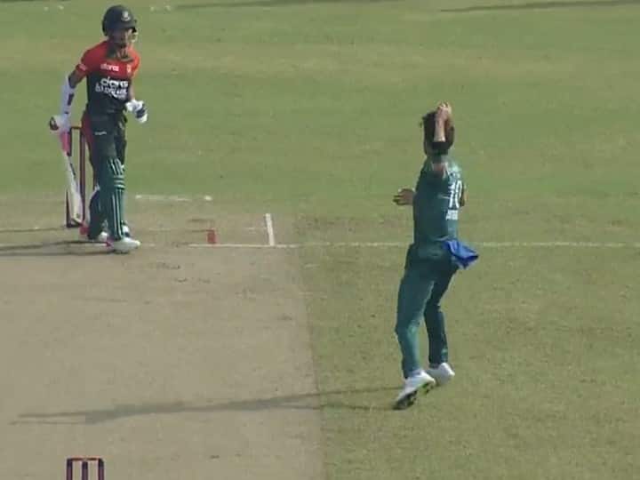 PAKvsBAN 2nd T20: Shaheen Afridi dangerously throw ball towards Afif Hossain PAK vs BAN 2nd T20: शाहीन अफरीदी ने गुस्से में बांग्लादेशी बल्लेबाज को मारी गेंद, देखें वीडियो
