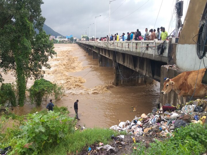 வேலூரில் தொடர் வெள்ளம் - பொதுமக்கள் நீர்நிலைகளுக்கு செல்ல வேண்டாம் என ஆட்சியர் வேண்டுகோள்