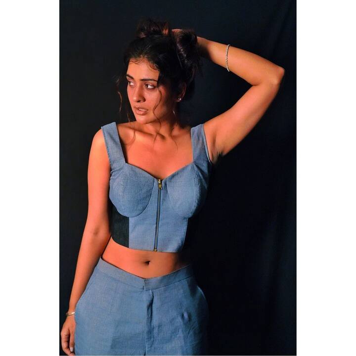 అందంలోనూ, నటనలోనూ మంచి మార్కలే పడుతున్నా ఎందుకో అవకాశాలు మాత్రం పెద్దగా రావడం లేదు ఈ నటికి.  (Image credit: Instagram)