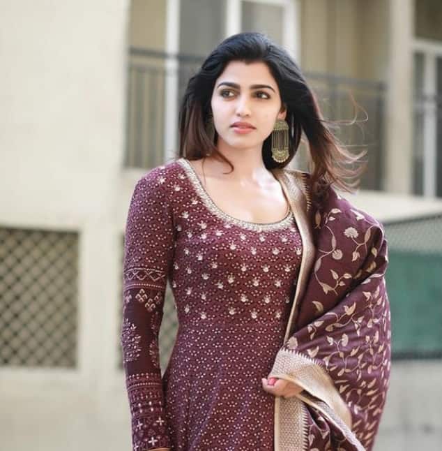 2016-ஆம் ஆண்டு வெளியான கபாலி படத்தில் ரஜினி மகளாக நடித்தார்.