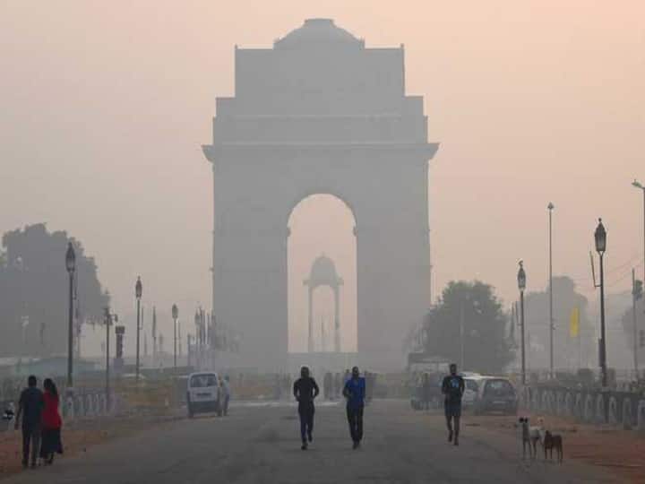 Know Weather and Pollution report of Delhi ncr today 20 november Delhi-NCR Weather Today: दिल्ली में आज छाए रहेंगे बादल, पारे में आएगी गिरावट, जानिए कैसा रहेगा मौसम का मिजाज