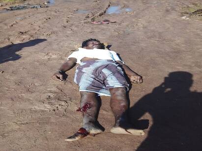 paddy bundles collapse at goverment warehouse in mannarkudi killing worker திருவாரூர்: அரசு சேமிப்பு கிடங்கில் நெல் மூட்டைகள் சரிந்து விழுந்து தொழிலாளி உயிரிழப்பு