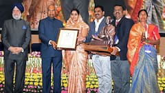 Sangli विटा नगरपालिकेचा राष्ट्रपतींकडून गौरव,सफाई कर्मचारी शांताबाई हत्तीकर यांनी स्वीकारला पुरस्कार