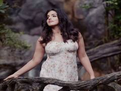 Malavika menon pics: மாடர்ன் டிரஸ்ஸில் மயக்கும் மாளவிகா மேனன்..!