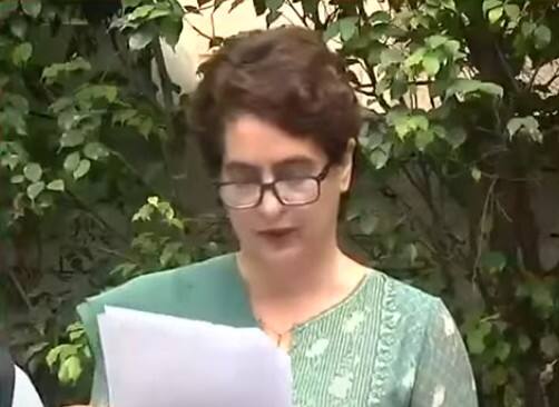 Congress Leader Priyanka Gandhi's Press Conference on on Farm Laws Withdrawn प्रियंका गांधी ने पीएम मोदी को लिखी चिट्ठी, कहा- अब लखीमपुर पीड़ितों को मिले न्याय, गृह राज्य मंत्री के साथ साझा न करें मंच
