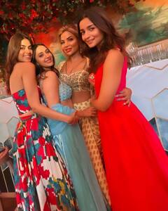 Anushka Ranjan की मेहंदी सेरेमनी में Alia Bhatt, Vaani Kapoor और Krystle D'Souza ने एथनिक लुक में लगाया चार चांद, देखें खूबसूरत फोटो