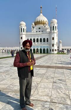 ਪਰਿਵਾਰ ਸਣੇ ਕਰਤਾਰਪੁਰ ਸਾਹਿਬ ਨਤਮਸਤਕ ਹੋਏ ਪ੍ਰਗਟ ਸਿੰਘ, ਦੇਖੋ ਤਸਵੀਰਾਂ