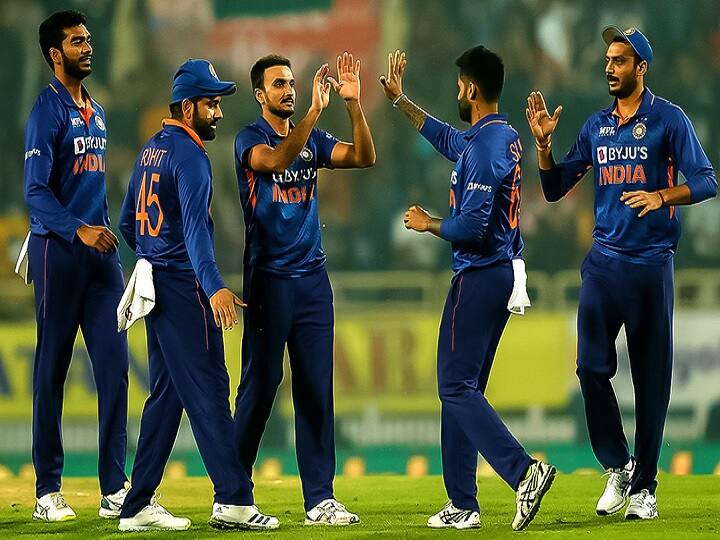 भारत और न्यूजीलैंड के बीच टी20 सीरीज का आखिरी मुकाबला रविवार को कोलकाता के ईडन गार्डन में खेला जाएगा. टीम इंडिया ने शुरुआती दो मैच जीतकर सीरीज पर कब्जा कर लिया है. रोहित शर्मा की कप्तानी में भारतीय टीम ने इस सीरीज में शानदार प्रदर्शन किया. न्यूजीलैंड की टीम आखिरी मैच को जीतकर सीरीज का समापन करना चाहेगी.