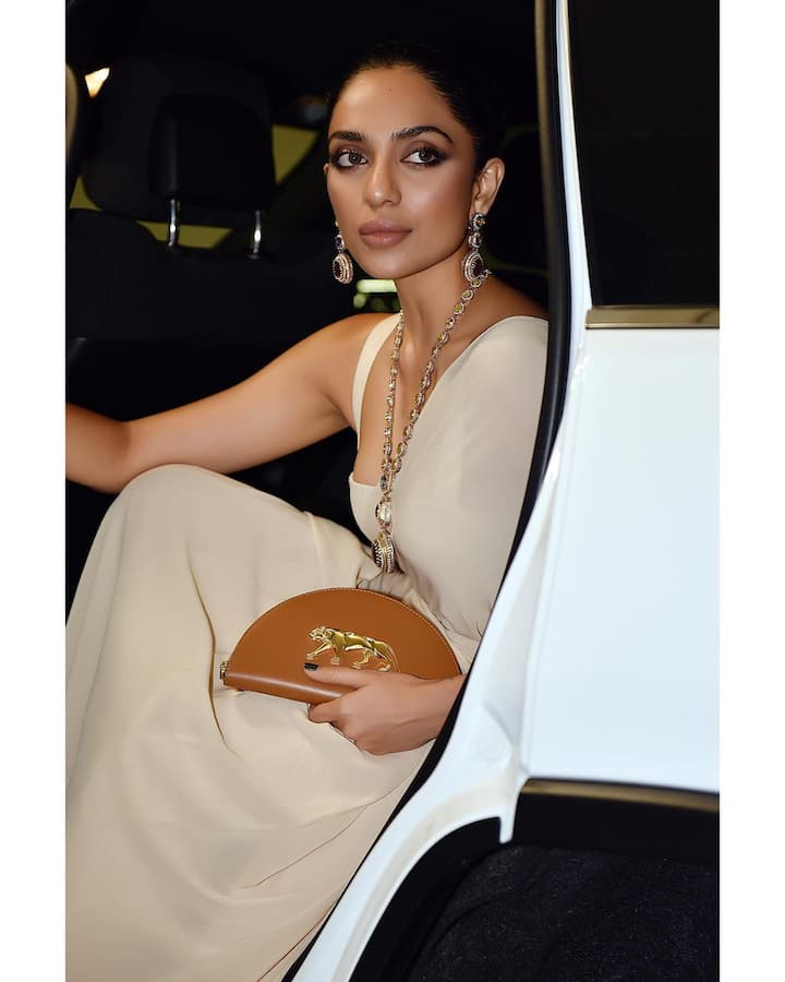 బాలీవుడ్ హీరోయిన్ శోభిత ధుళిపాళ వరుస హిట్లతో దూసుకెళ్తోంది.(Courtesy :Sobhitha Dhulipala Instagram)