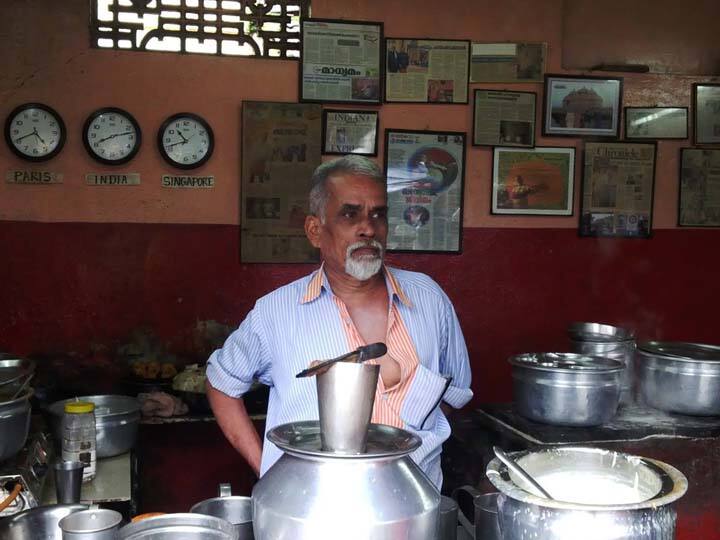 Kerala tea seller who toured 26 countries with wife dies at 71 Kerala Tea Seller : जगभरातल्या 26 देशांची भ्रमंती करणाऱ्या केरळातील चहावाल्याचं निधन 