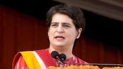 Top Political News: कृषि कानून वापसी पर Priyanka Gandhi का BJP पर प्रहार, 'हार के डर से लिया फैसला'
