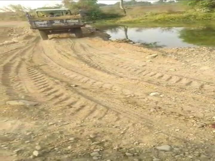 Madhya Pradesh Sehore: Illegal excavation from Narmada river by stopping the stream of Kakendi river from Dewas sand mafia ANN Sehore News: बीजेपी जिलाध्यक्ष के गढ़ में रेतमाफिया बेखौफ, प्रशासन रोकने में हो रहा नाकाम