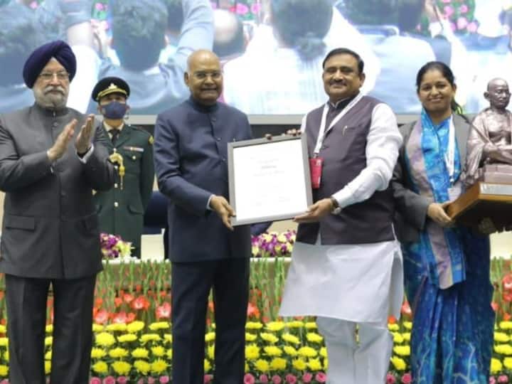 Swachh Survekshan Awards 2021: Madhya Pradesh Indore Gets Cleanest City Award for 5th Consecutive Year Swachh Survekshan Awards 2021: कचरे से कमाई करने वाला इंदौर स्‍वच्छ सर्वेक्षण में लगातार 5वीं बार नंबर वन, कैसे पाया ये मुकाम?