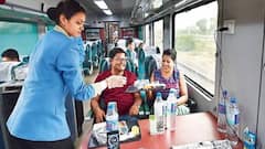 Kolkata: ট্রেনে আবার মিলবে গরম খাবার, তোড়জোর শুরু শিয়ালদার বেস কিচেনে | Bangla News