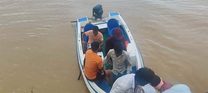 मुसळधार पावसानं आठ लोकांचा मृत्यू झाला आहे.  (Photo Tweeted By @AnantapurPolice)