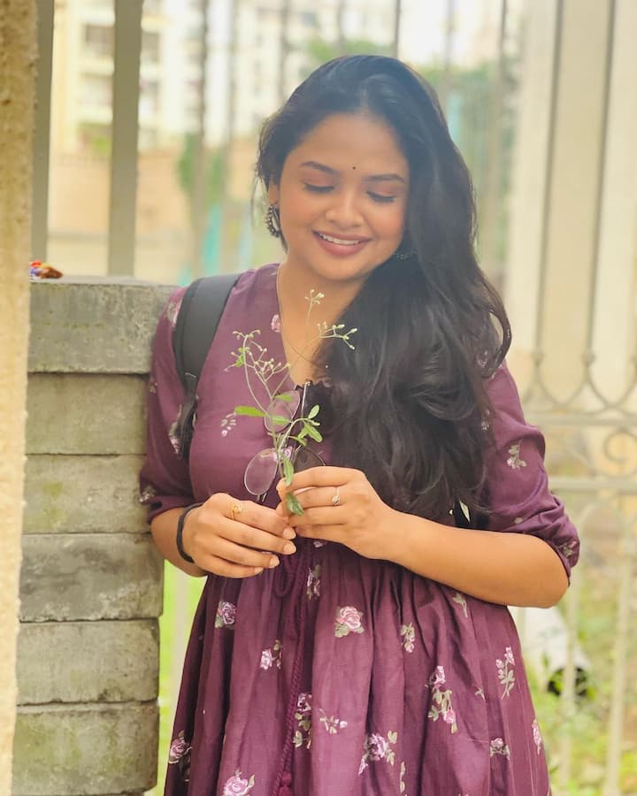 अभिनेत्री अपूर्वा गोरे सध्या चर्चेत आहे. तिनं शेअर केलेल्या फोटोंची सोशल मीडियावर चर्चा सुरू आहे. (Photo Credit : @apurvagore/ig )