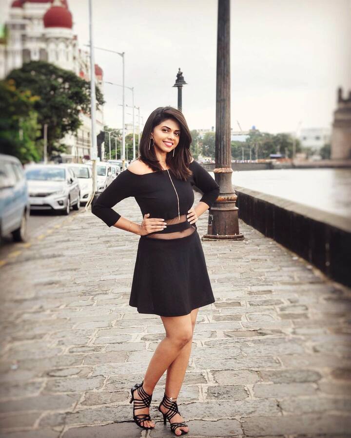 उत्तम अभिनयासोबतच तिच्या सौंदर्यांची भुरळ घालत ऋतुजाने चाहत्यांची मनं जिंकली आहे. (photo: rutuja_bagwe/ig)