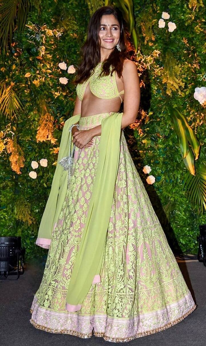 கண்டபடி நானும் பார்த்த ப்ர்ஸ்ட் செகண்ட்ல இருந்தே என்ன காணோம் தேடி பார்க்குறேன் கண்டபடி நானும்