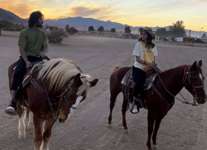 Vijay Deverakonda Rides Horse with Ananya Panday In Las Vegas Liger: విజయ్ దేవరకొండతో అనన్య పాండే హార్స్ రైడింగ్..