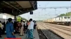 Malda: স্টপেজের দাবিতে কুমেদপুর স্টেশনে ধর্নায় বসলেন তৃণমূল বিধায়কের । Bangla News