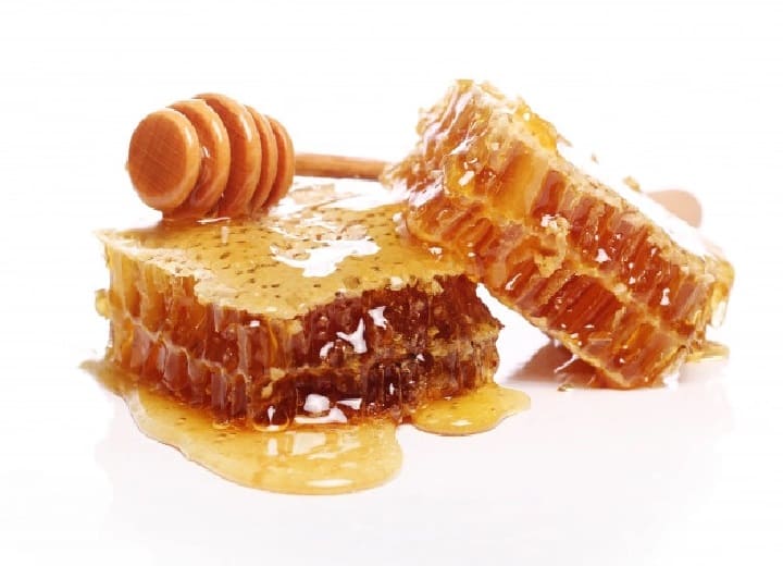 winter care tips honey and rose water face pack to remove skin dryness Skin Care Tips: थंडीत त्वचा कोरडी पडते?  मध आणि गुलाब  पाण्याचा हा फेस पॅक चेहऱ्याला लावा, जाणून घ्या तयार करण्याची सोपी पद्धत