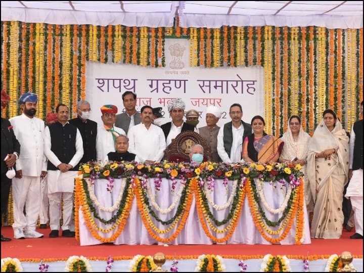 Rajasthan Cabinet Reshuffle 15 ministers including 3 women take oath Gehlot government leaders from sachin pilot camp Rajasthan Cabinet Reshuffle: गहलोत मंत्रिमंडल का पुनर्गठन, 11 कैबिनेट और 4 राज्य मंत्रियों ने ली शपथ, 3 महिलाओं को मिली जगह
