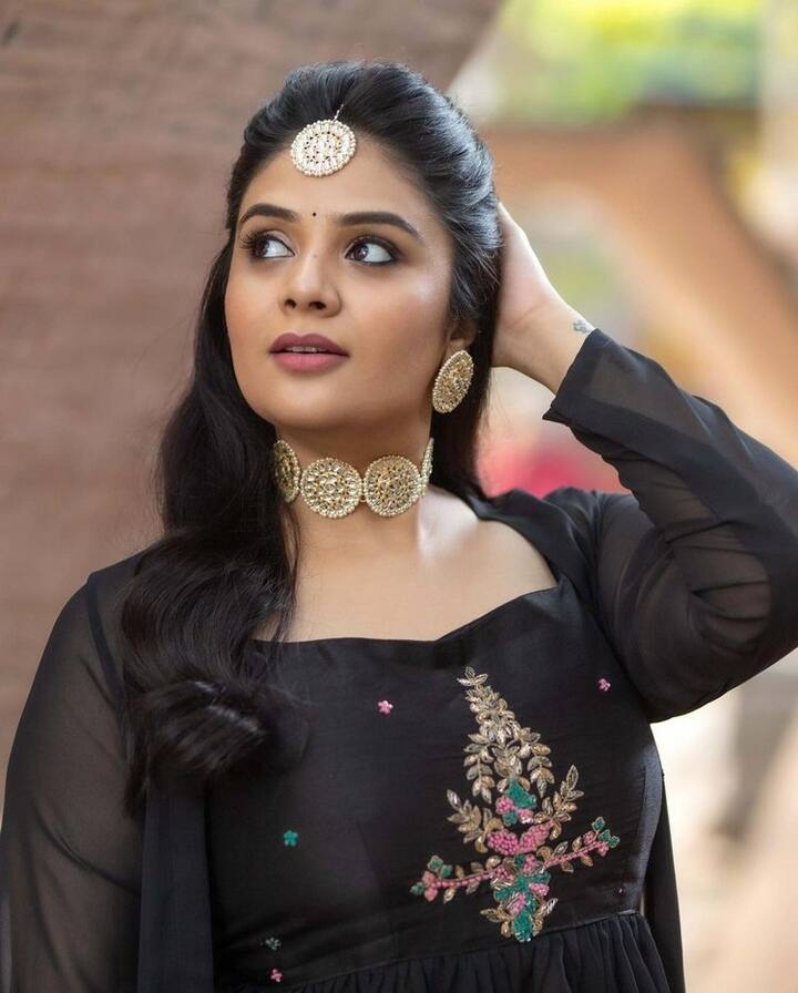 రీసెంట్ గా ఈ బ్యూటీ నటించిన 'క్రేజీ అంకుల్స్' సినిమా ప్రేక్షకుల ముందుకు వచ్చింది. (Photo Courtesy: Instagram)