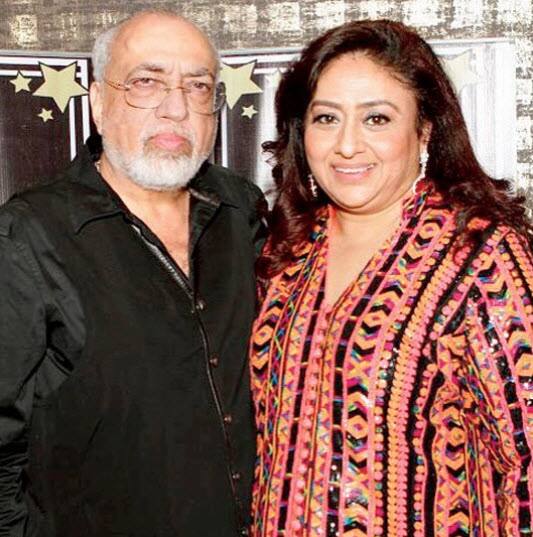 Bindiya Goswami: अपने दौर की पॉपुलर अदाकारा बिंदिया गोस्वामी ने मशहूर डायरेक्टर जे. पी. दत्ता से घरवालों के खिलाफ जाकर शादी की थी. बिंदिया की पहली शादी एक्टर विनोद मेहरा से हुई थी, मगर ज्यादा समय तक दोनों का रिश्ता चल नहीं सका. इसके बाद बिंदिया की जिंदगी में जे.पी दत्ता की एंट्री हुई, लेकिन बिंदिया का परिवार दोनों के रिश्ते से खुश नहीं थे इसीलिए उन्होंने घरवालों को बिना बताए शादी कर ली थी.