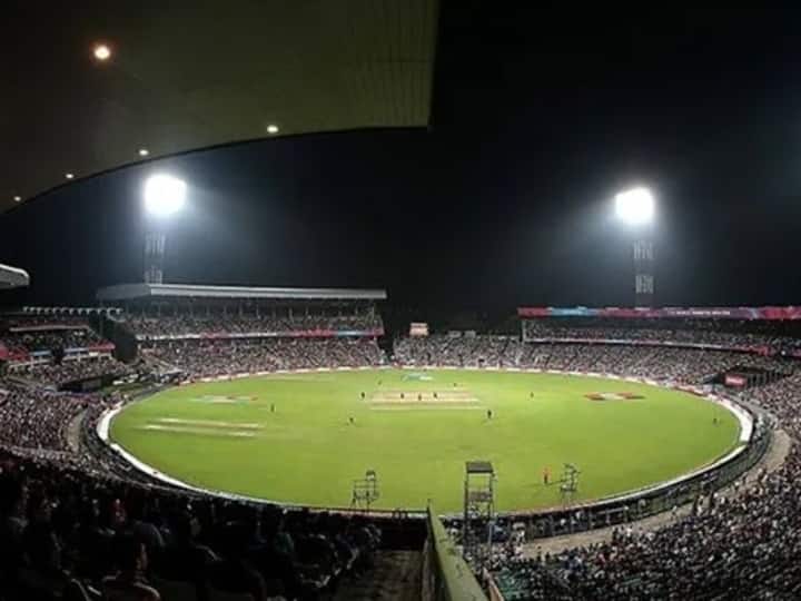 India vs West Indies: No crowd in 1st T20I, CAB requests BCCI to allow spectators for last two T20Is IND vs WI, 1st T20I: पहिला टी-20 सामना प्रेक्षकांविना! अखेरच्या दोन सामन्यात प्रेक्षकांना परवानगी द्यावी,  CAB ची BCCI ला विनंती