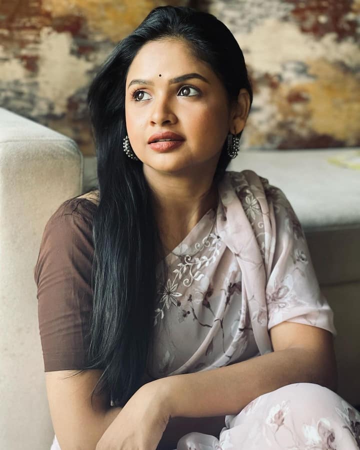 तिच्या या  फोटोंना तुफान प्रतिसाद मिळाला असून तिच्या सौंदर्याचं कौतुक होतंय. (Photo Credit : @apurvagore/ig )