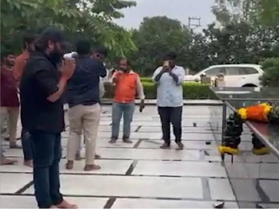 Nara Rohit : చంద్రబాబు తల్లితండ్రుల సమాధులవద్ద నారారోహిత్ నిరసన