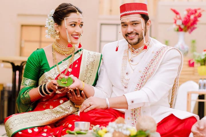 अशातच आयुषीने त्यांच्या शाही विवाह सोहळ्याचे आणखी काही खास फोटो सोशल मीडियावर चाहत्यांसोबत शेअर केलेत (photo:aayushitlk/ig)