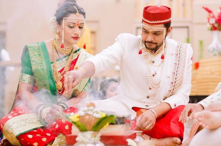 सोशल मीडियावर आयुषी आणि सुयशच्या विवाह सोहळ्याचे फोटो व्हायरल झाले होते. (photo:aayushitlk/ig)