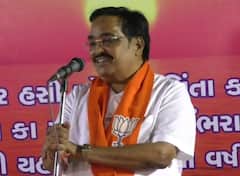 'કોંગ્રેસ પાર્ટીને બસમાં બેસાડી દીધી છે અને બસના ટાયર પણ પંચર થઈ ગયા છે'