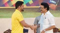 CSK IPL Victory Celebration: আইপিএল জয়ের সেলিব্রেশন, স্ট্যালিনের হাত থেকে পুরস্কার নিলেন ধোনি