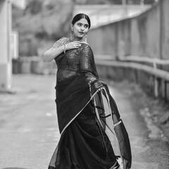 IN PICS : मृण्मयीच्या घायाळ करणाऱ्या अदा, चाहते झाले फिदा