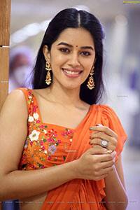 Mirnalini Ravi Photos:  மிர்ணாளினி ரவியின் மிளிரும் க்ளிக்ஸ்...!