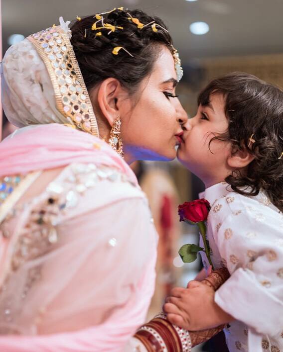 Wedding Album: 'तारक मेहता का उल्टा चश्मा' की मशहूर स्टार मे रचाई दूसरी शादी, दो साल का है इनका बेटा, फेरों-जयमाला से लेकर सिंदूर तक की रस्म की इनसाइड तस्वीरें