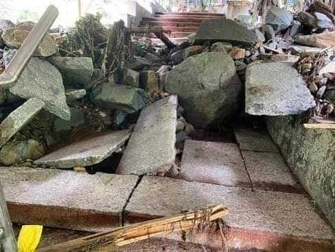 కడప- కమలాపురం మార్గంలో పాపాగ్ని బ్రిడ్జికి ప్రమాదం పొంచి ఉంది. ఈ వంతెన ఏ క్షణంలో నైనా కుప్పకూలే ప్రమాదం ఉంది. బ్రిడ్జి వద్ద పరిస్థితులను పోలీసులు ఎప్పటికప్పుడు పరిశీలిస్తున్నారు.