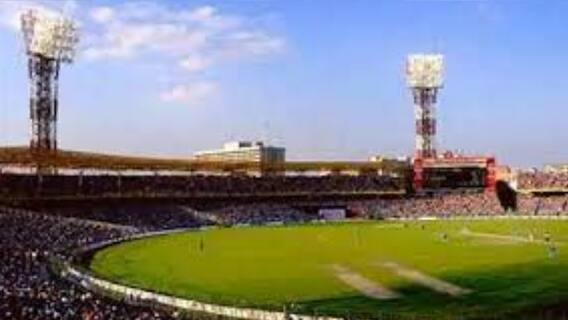 Eden Gardens: চারিদিকে ব্যারিকেড দিয়ে নিরাপত্তার ঘেরাটোপে ঘিরে ফেলা হয়েছে ইডেন গার্ডেন্স। Bangla News