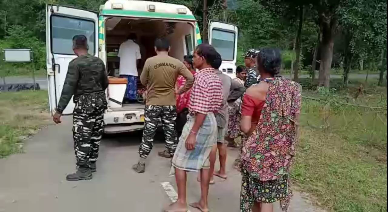 Chhattishgarh News: बस्तर में घायल युवक को नहीं मिली एम्बुलेंस, 6 किलोमीटर तक खाट पर लादकर अस्पताल पहुंचे परिजन