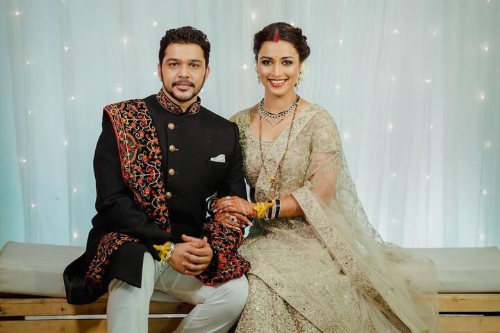 काही दिवसांपूर्वीचं म्हणजे 21 ऑक्टोबर रोजी या दोघांचा लग्न सोहळा पार पडला होता.. (photo:aayushitlk/ig)