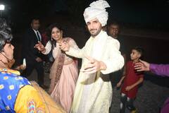 Aditya Seal-Anushka Rajan Wedding Photos: ढोल पर नाचते हुए दुल्हनिया लेने बारात लेकर निकले दूल्हे राजा आदित्य, देखें शादी की तस्वीरें