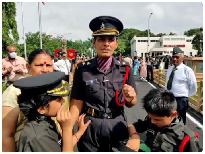 Soldier Naik Deepak Nainwal martyred in 2018 wife Jyoti Nainwal become Indian Army Officer at OTA Chennai Uttarakhand News: साल 2018 में शहीद हुए सैनिक की पत्नी ज्योति नैनवाल बनीं सेना में लेफ्टिनेंट