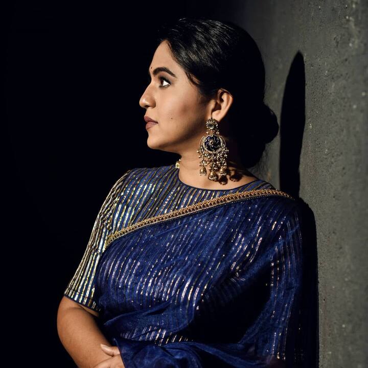 ती सतत आपल्या खाजगी गोष्टीही चाहत्यांशी शेयर करत असते(Photo credit : @mrunmayeedeshpande Instagram)