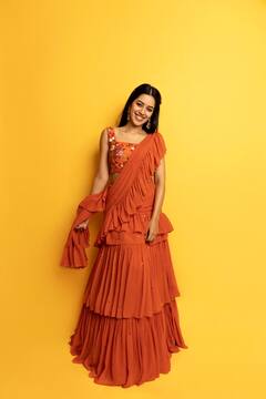 Mirnalini Ravi Photos:  மிர்ணாளினி ரவியின் மிளிரும் க்ளிக்ஸ்...!