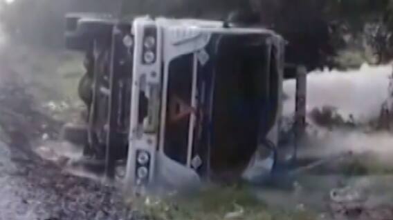 મહેસાણાઃ ગેસ ભરેલું ટેન્કર પલટાયું, આસપાસના વિસ્તારોમાં ગેસ ફેલાયો; જુઓ ગુજરાતી ન્યૂઝ